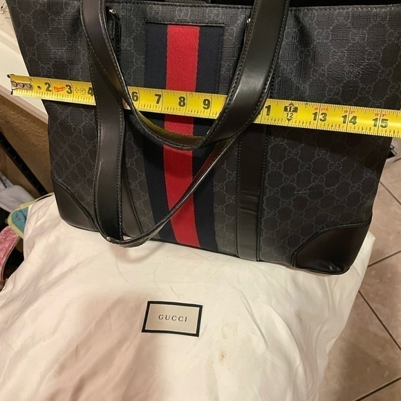 COPY - Authentic Gucci Supreme Tote Bag - Picture 2 of 12